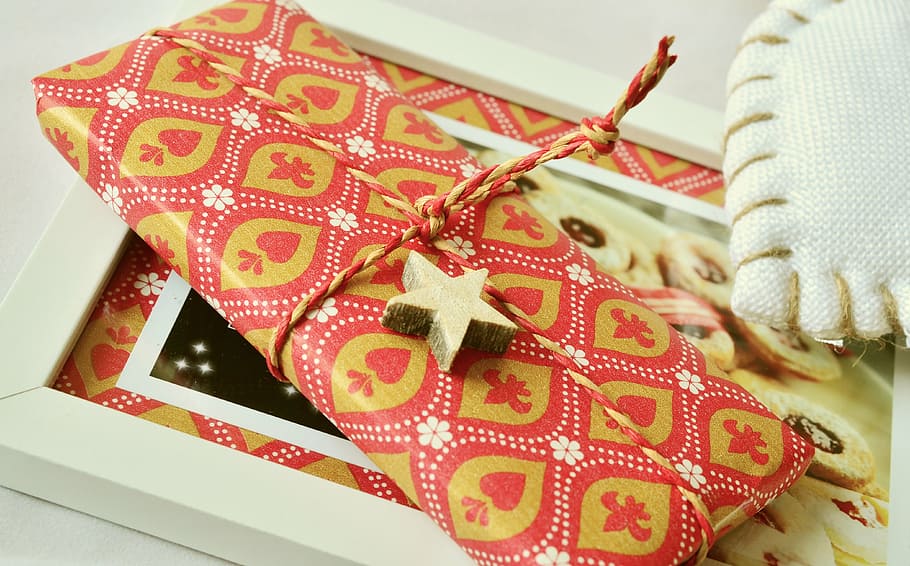 red, yellow, long, wallet, gift, packaging, cord, christmas gift, packed, christmas
