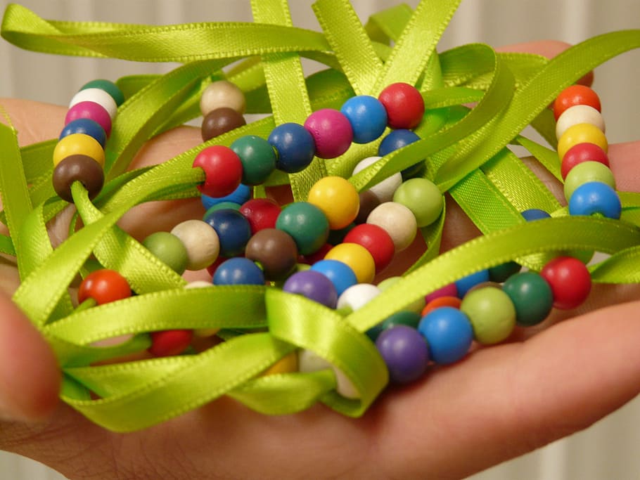 cuentas, collar de perlas, banda, cadena, mano, juguetes, joyas, cuentas de madera, colorido, color