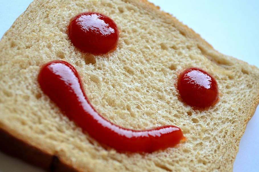 pan de trigo, decoración de ketchup hammy emoji, pan, ketchup, rojo, cara, smiley, sonrisa, emoticon, ver