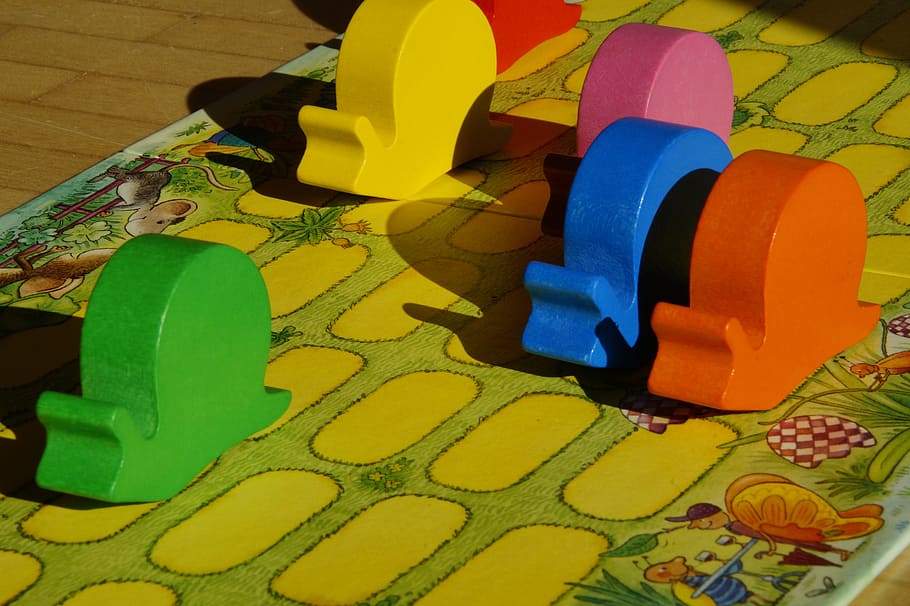 multicolored board game, snails, snail race, worm game, play, toys, craps, children, kindergarten, gesellschaftsspiel