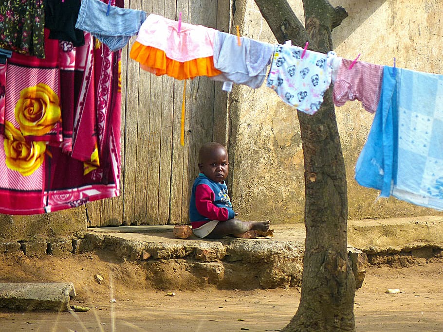 toddler, africa, lonely, uganda, thoughtful, real people, childhood, child, sitting, one person