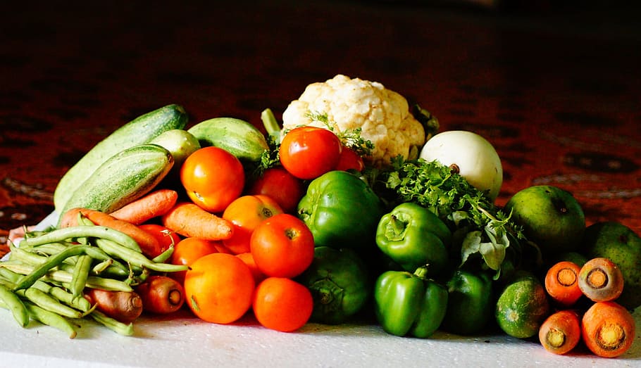 varios, manojo, verduras, marrón, superficie, pila, superficie blanca, naturaleza, verde, saludable