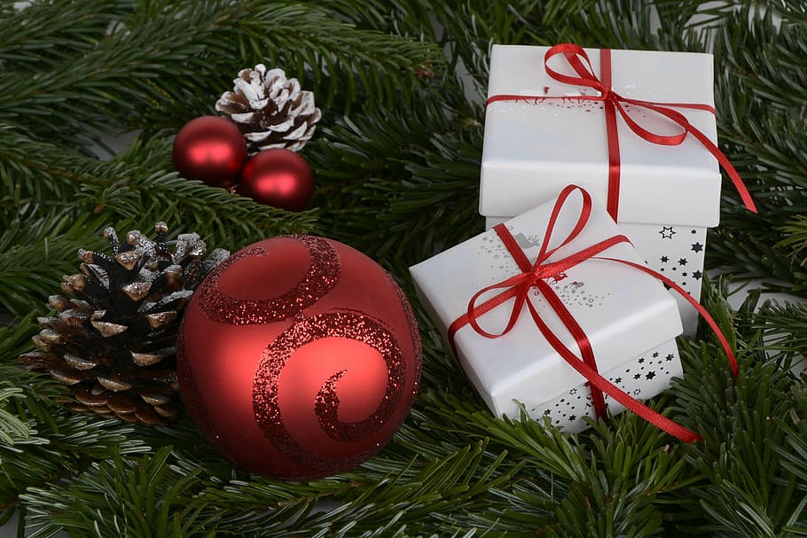 tiga, merah, pernak-pernik, dua, putih, kotak hadiah, bola natal, dibuat, hadiah, hadiah natal
