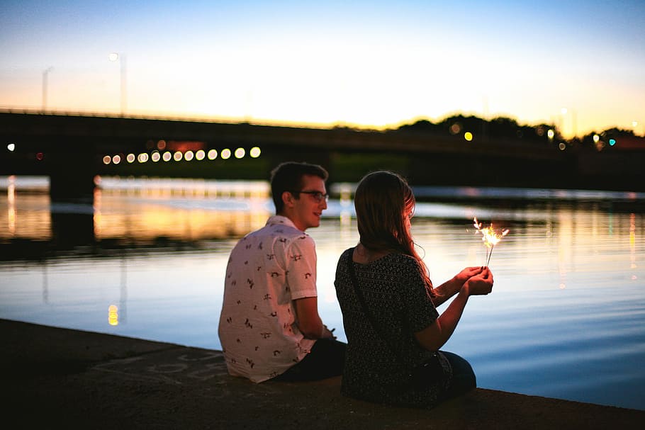 hombre, mujer, sentado, al lado, río, puente, puesta de sol, hombre y mujer, personas, al aire libre