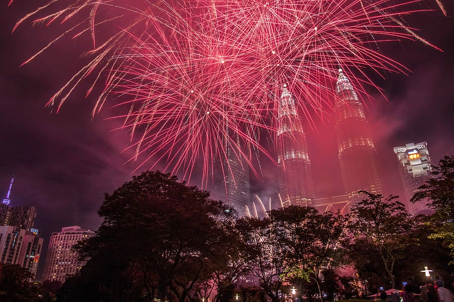 torre petronas malasia, fuegos artificiales, festival, celebracion, llama, navidad, brillante, año nuevo, vacaciones, víspera