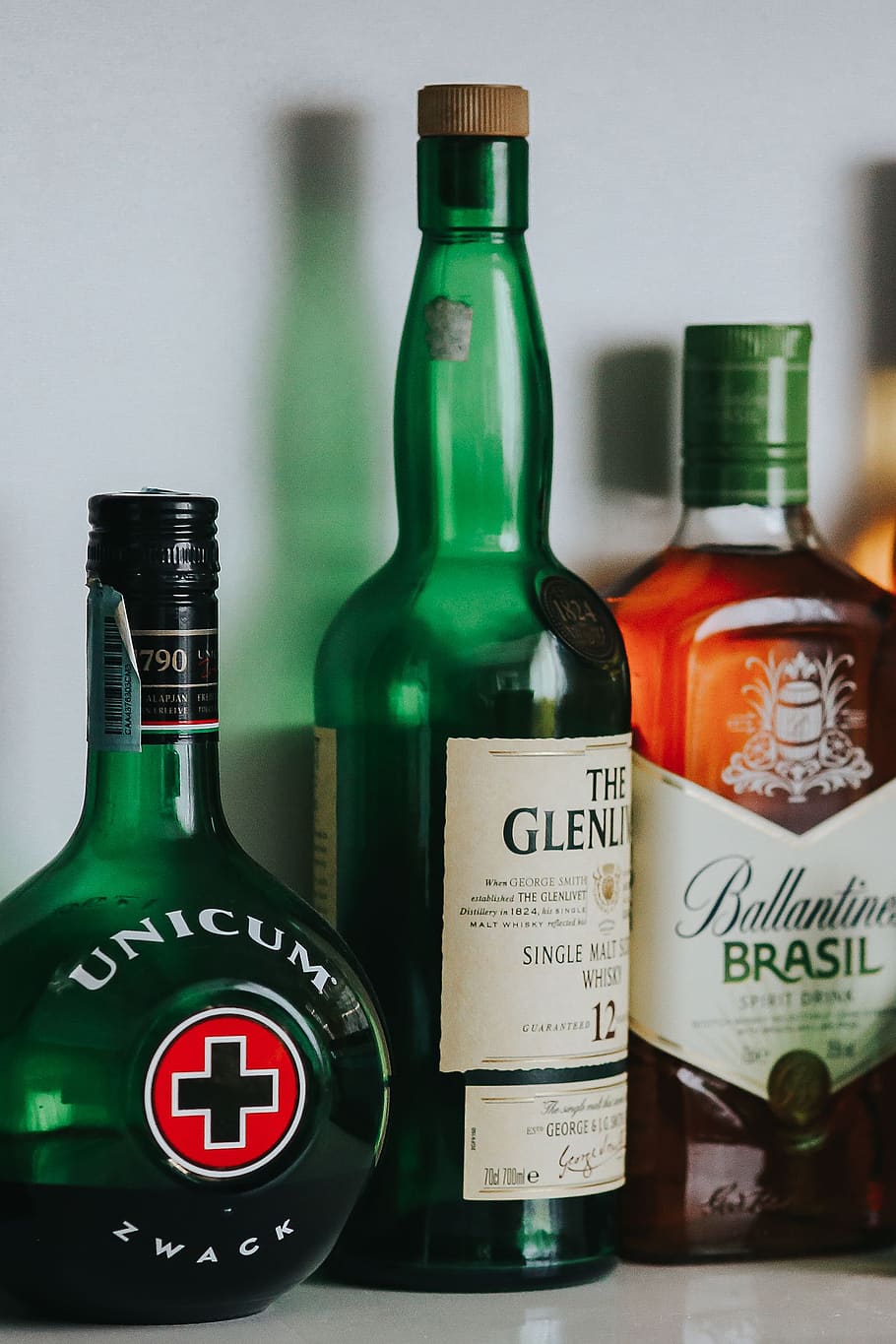 garrafa, álcool, licor, unicum, ballantines, glenlivet, uísque, garrafas, recipiente, cor verde