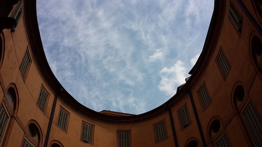 emilia romagna, ferrara, piazza, built structure, building exterior, architecture, low angle view, window, cloud - sky, sky