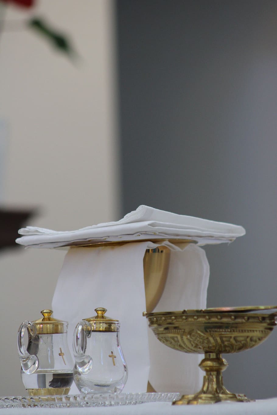 chalice, mass, catholic, detail, table, indoors, plate, household equipment, food and drink, business