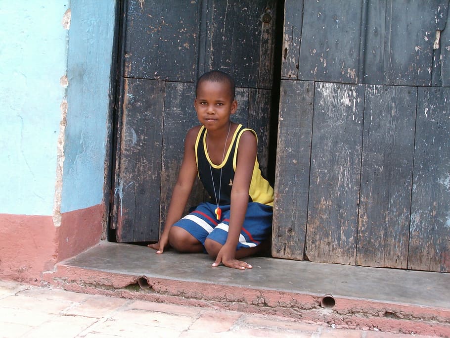 boy, kneeling, slightly, opened, door, cuba, child, children, human, skin color