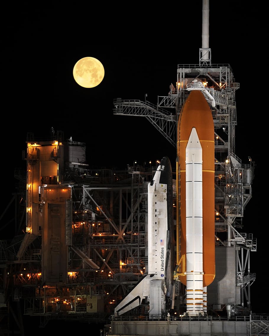 selective, focus photo, space shuttle, nighttime, rocket launch, night, launch pad, discovery, nasa, launch preparation