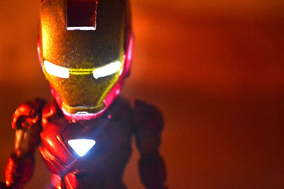 iron man action figure, Iron Man, action figure, superhero, pahlawan, mainan, berdiri, robot, futuristik, manusia