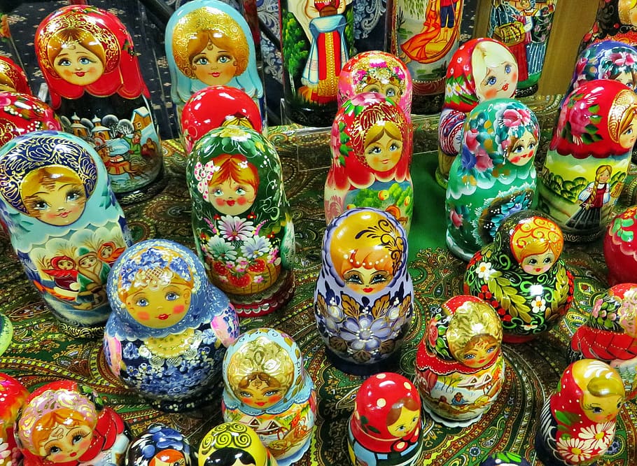 babushkas, market, color, trinkets, moscow, art and craft, representation, retail, choice, large group of objects