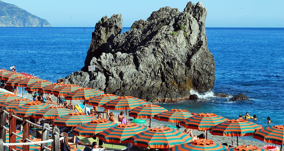 umbrellas, shoreline, rock mountain, scoglio, sea, water, beach, holiday, summer, liguria