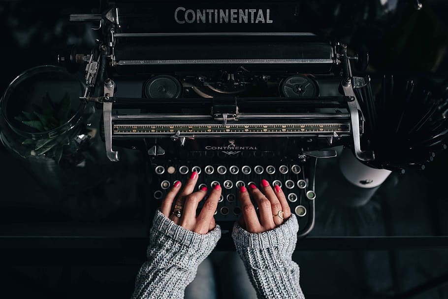 mulher digitando, velho, máquina de escrever, Mulher, digitando, fêmea, vintage, escritório, mesa, retrô