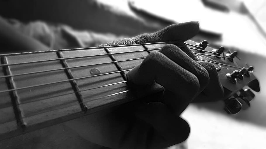 ギター, 音楽, 黒と白, 音楽を演奏, 楽器, 人間の手, 弦楽器, 音楽機器, 手, アートカルチャーエンターテイメント