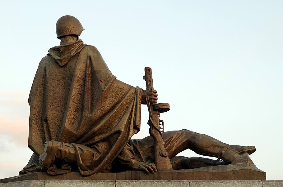 two, soldiers, kneeling, lying, statue, day, Monument, Sculpture, Soldier, Soviet