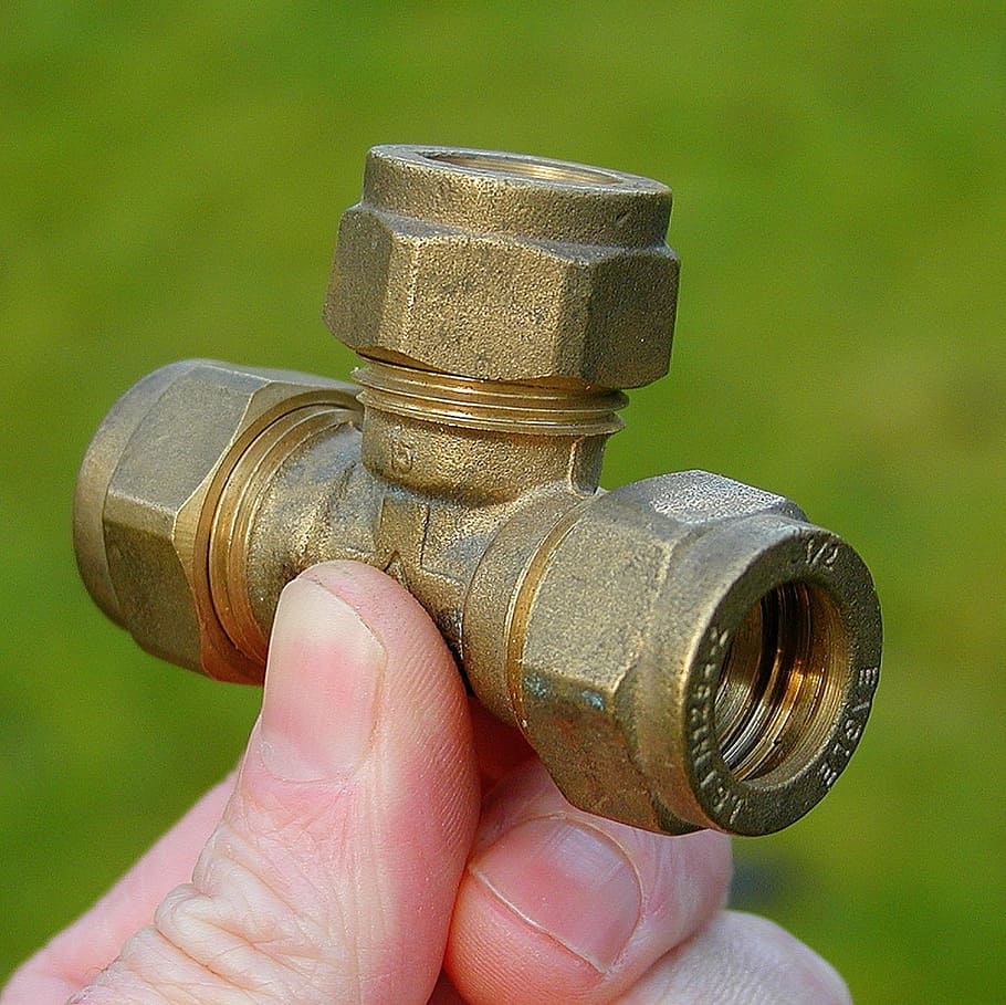 brass-colored t-pipe, plumbing, fittings, pipe, connection, brass, construction, water, tubing, plumbing pipes