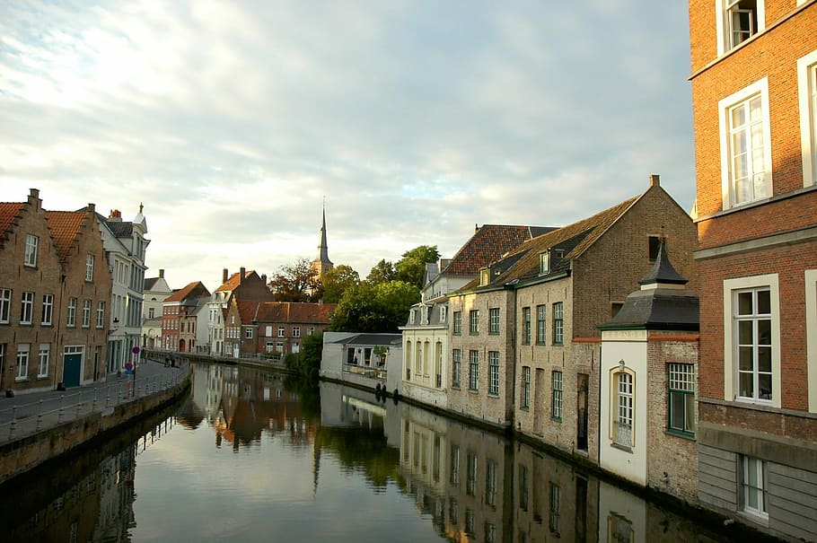 the head, home, river, architecture, canal, europe, history, house, bruges, cityscape