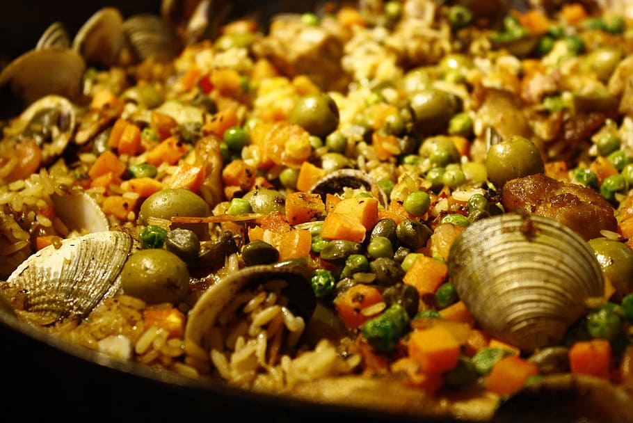 close-up photo, fried, rice, vegetables, seashell, paella, oysters, clams, peas, carrot