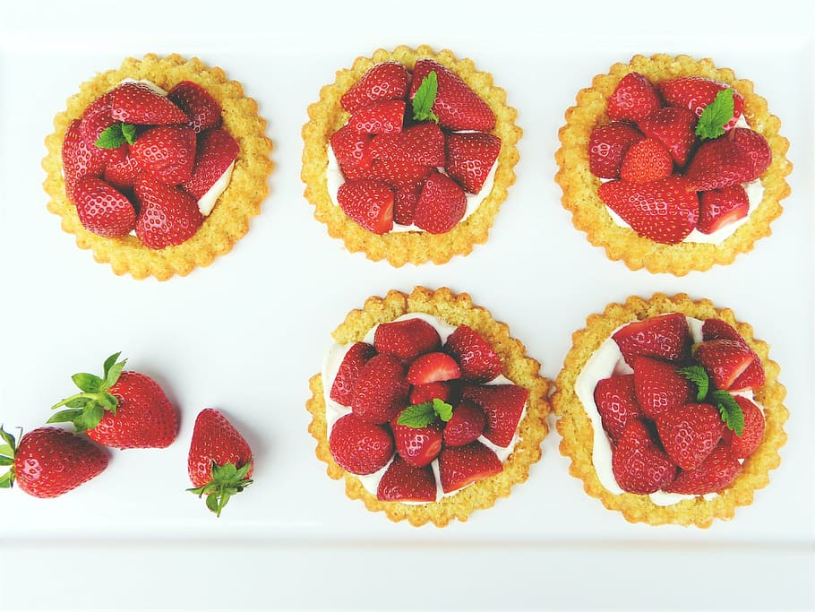 red strawberry fruits, strawberry shortcake, strawberries, dough, fruits, fruit, frisch, cream, dessert, benefit from