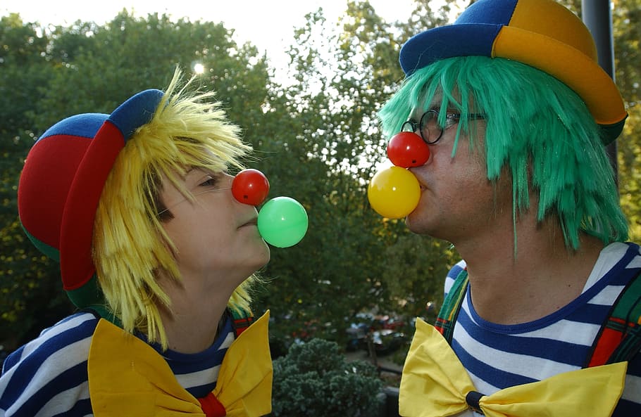 Clowns, Circus, Gum, Chewing, Chewing Gum, Bubbles, circus gum, chewing gum bubbles, father and son, headshot, children only