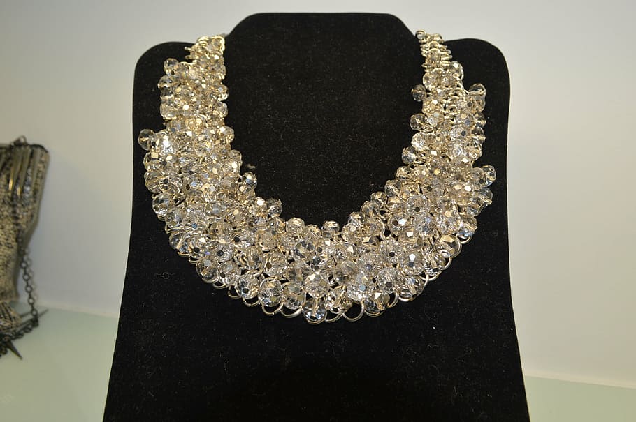 jewel, necklace, bright, wealth, jewelry, luxury, indoors, diamond - gemstone, precious gem, fashion