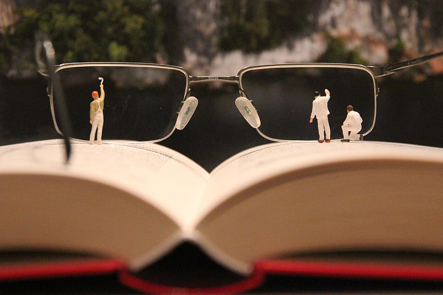 miniature figures, craftsmen, glasses, foresight, by looking, book, cleaning, glass, optics, miniature figure