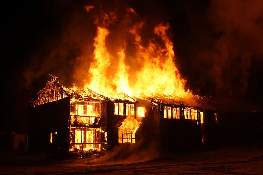 membakar rumah, api, api - fenomena alam, pembakaran, arsitektur, bangunan, struktur yang dibangun, eksterior bangunan, rumah, suhu - panas