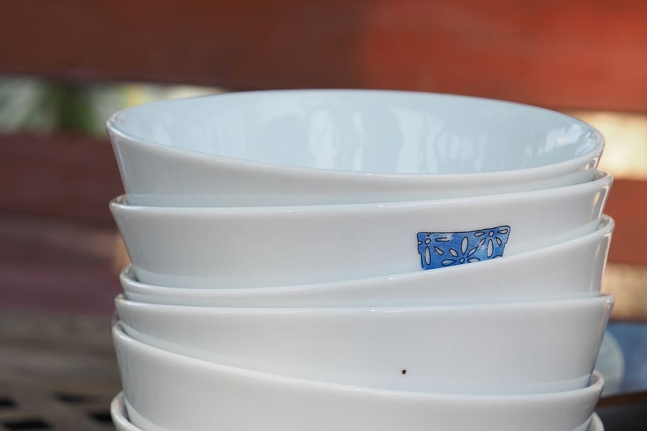 a bowl, cup, porcelain bowl, white, picnic, camping, outdoor, overlap, put the food, container
