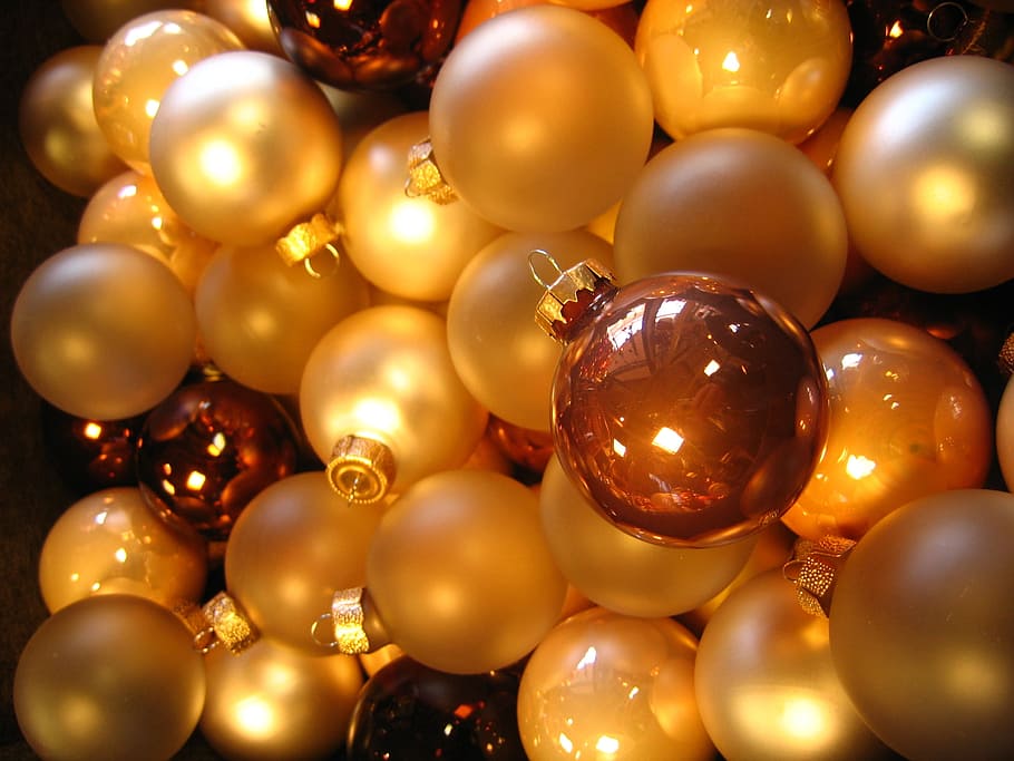 pile of baubles, balls, christbaumkugeln, glaskugeln, yellow, orange, glass, christmas ornaments, christmas bauble, weihnachtsbaumschmuck