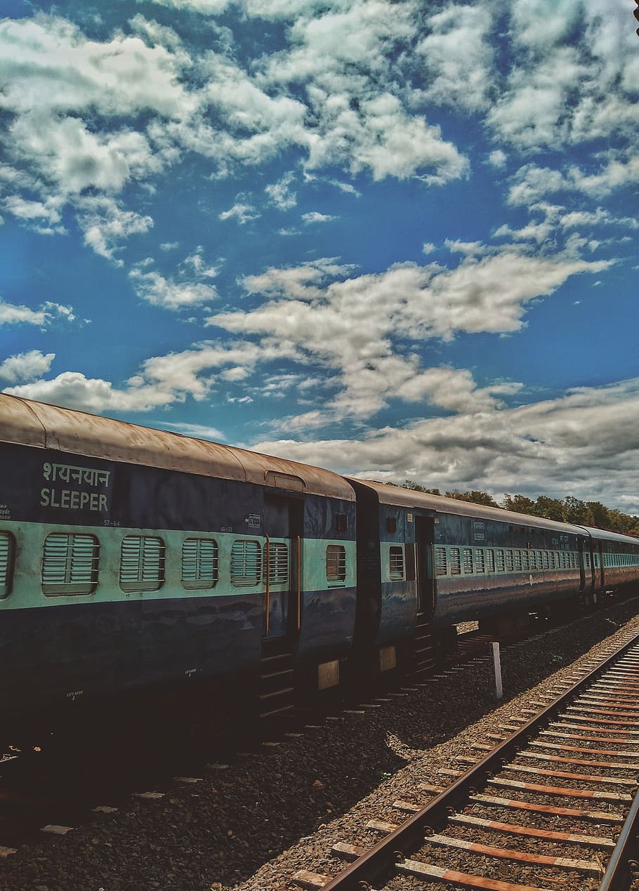 nubes, tren, estética, viajes, india, azul, goa, paz, profunda, transporte ferroviario