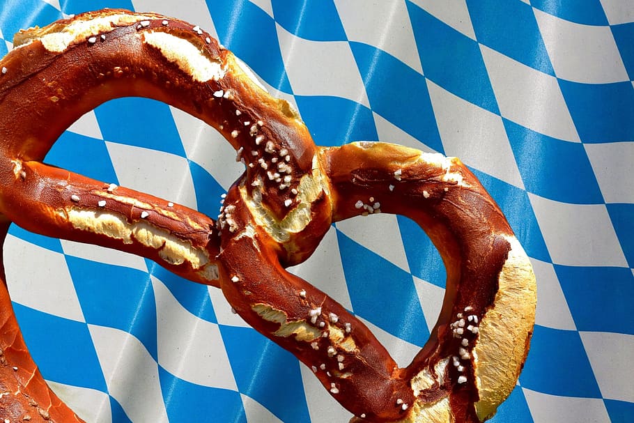 wiesnbreze, breze, pretzel, huge, riesenbreze, delicious, salty, baked goods, pretzels, specialty