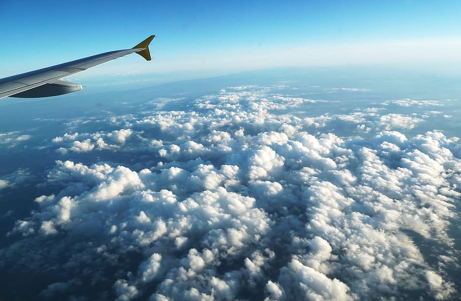 janela vista de avião, asa, aeronave, nuvem, nuvens, pôr do sol, céu, branco, azul, voar