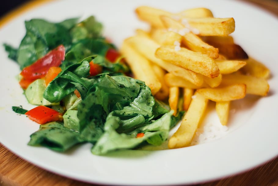 potato fries, salad, food, french fries, vegetables, lunch, dinner, snack, plate, fast food
