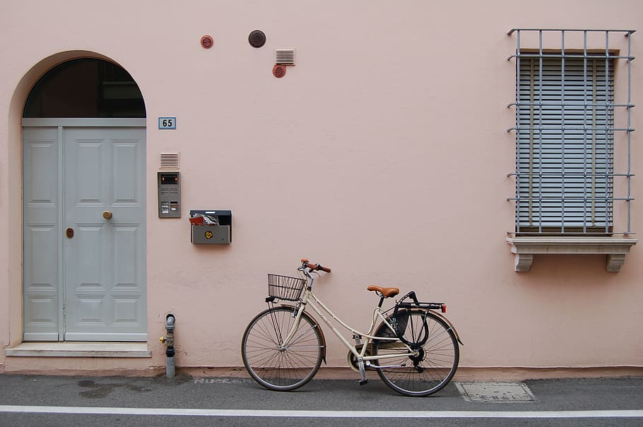 bike, bicycle, basket, house, window, door, wall, street, transportation, land vehicle