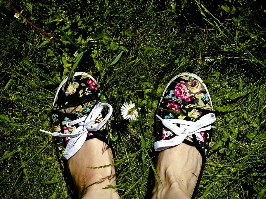 pair, black-and-yellow, shoes, grasses, grass, shoe, feet, green, nature, summer