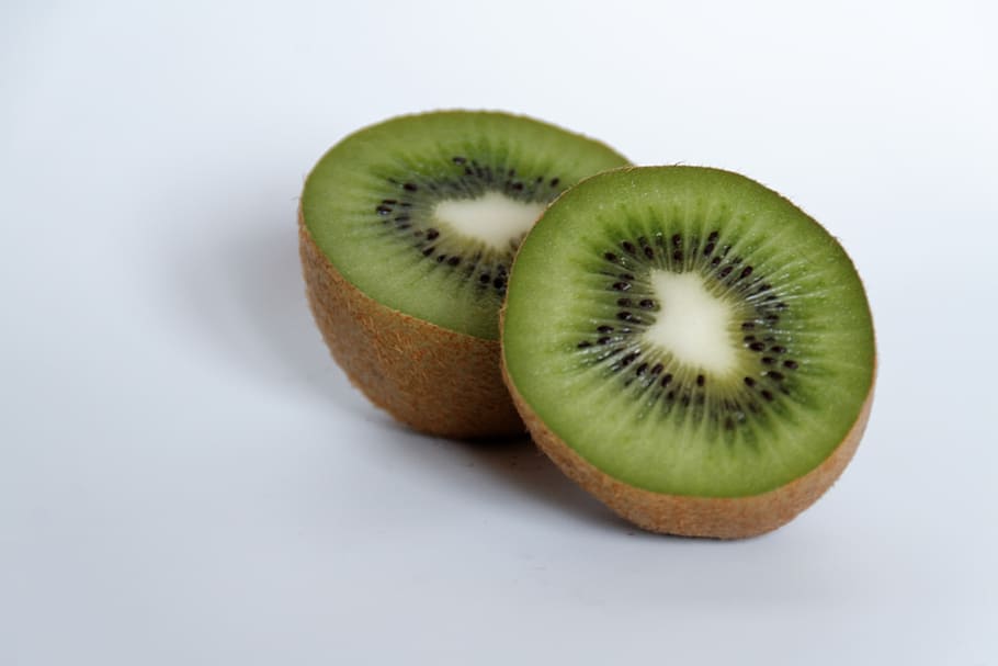 en rodajas, kiwi, blanco, superficie, fruta, saludable, vitaminas, frutas, nutrición, delicioso