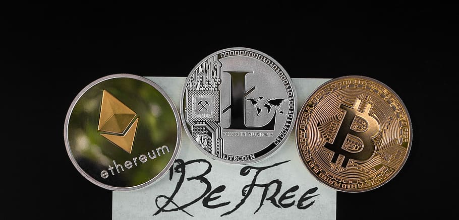 tres monedas surtidas, criptomoneda, concepto financiero, concepto, dom, blockchain, dinero, financiero, digital, bitcoin