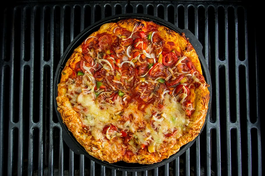 pan pizza, pizza, grill, barbecue, dutch oven, scalloped, cheese, tomato, salami, bbq pizza