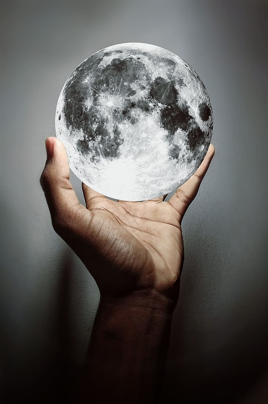 moon, hand, catching the moon, darkness, spherical, adult, human hand, human body part, holding, sphere
