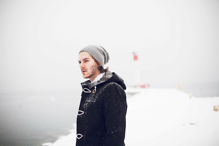 человек, носить, серый, шапка, принимая, селфи, снег, зима, белый, холодно