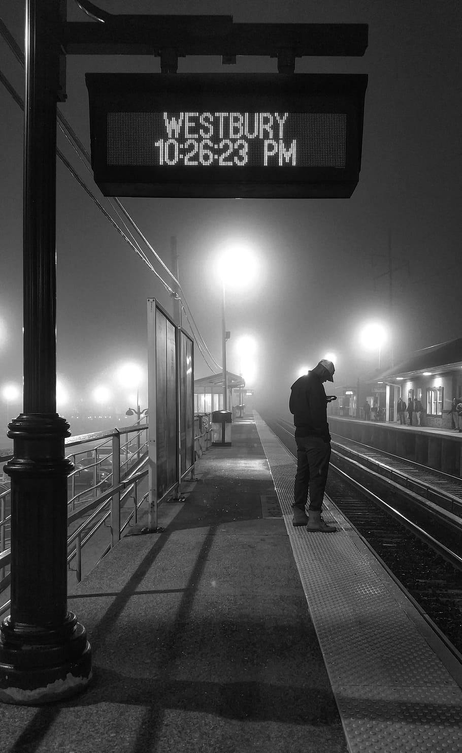escala, foto, hombre, en pie, tren, estación, iluminado, arquitectura, letrero, comunicación