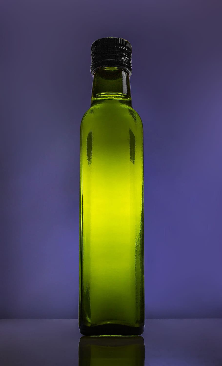 closeup, object, view, distinctly, bottle, background, green, yellow, purple, reflection