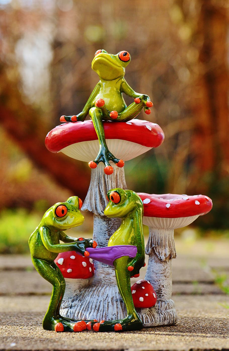 frogs, mushrooms, figures, group, funny, cute, animals, sweet, fly agaric, curious