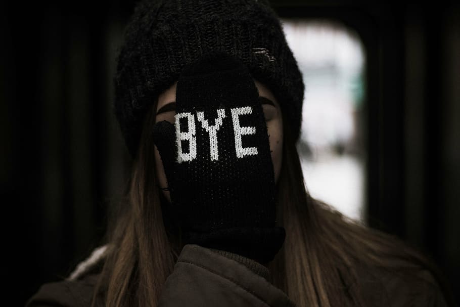 persona que cubre la cara, personas, mujer, adiós, guantes, frío, clima, texto, una persona, solo un hombre