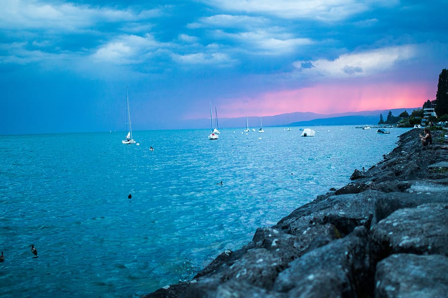 sunset, sailboats, lake, water, rocks, coast, horizon, sky, clouds, storm