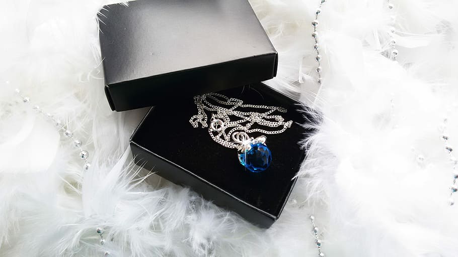 silver-colored necklace, blue, gemstone, box, Jewelry, Necklace, Blue, Crayfish, crayfish, sign of the zodiac, feather