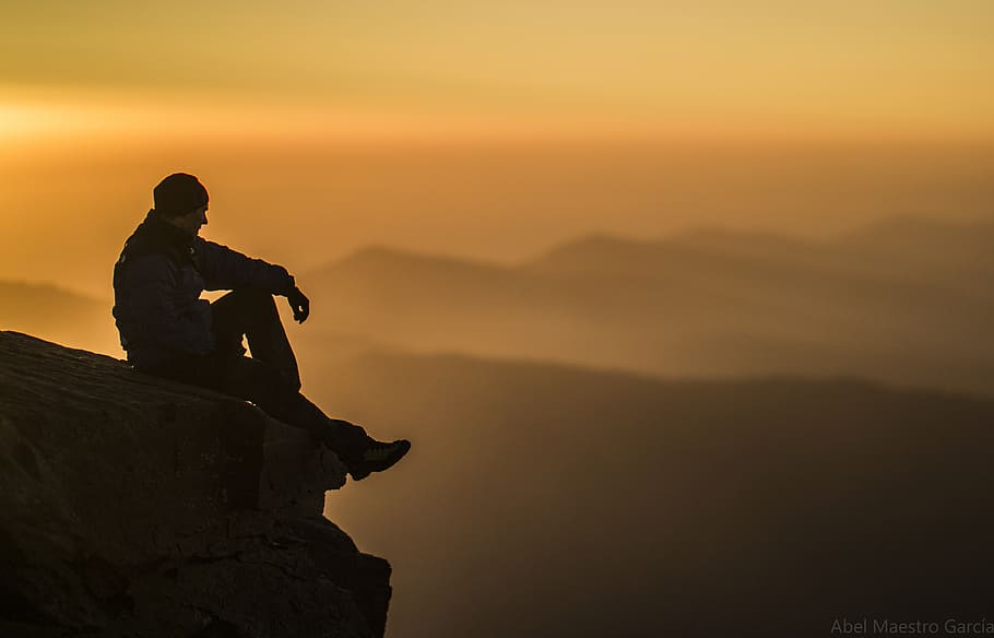 en, la, cima, del, mulhacen, silhouette, person, sitting, cliff, sunset