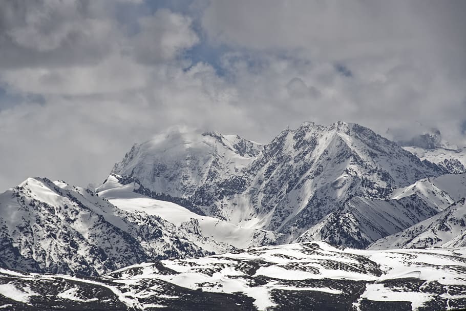 Tayikistán, Pamir, Hindu Kush, altas montañas, el valle de Pamir, paisaje, montañas, cumbre, nieve, nubes
