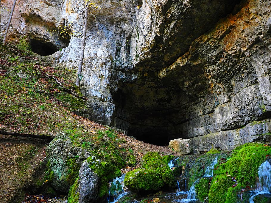 rio, caverna do falkensteiner, baden württemberg, suábia, stetten grave, mau urach, caverna da água, carste, caverna ativa da água, desfiladeiro
